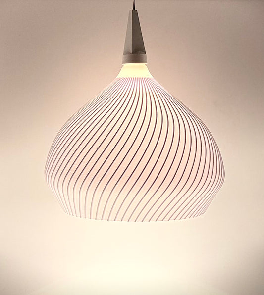 Weiße 3D gedruckte Pendelleuchte mit spiralem Design und warmem Licht, moderne skandinavische Deckenlampe für Wohnzimmer und Essbereich